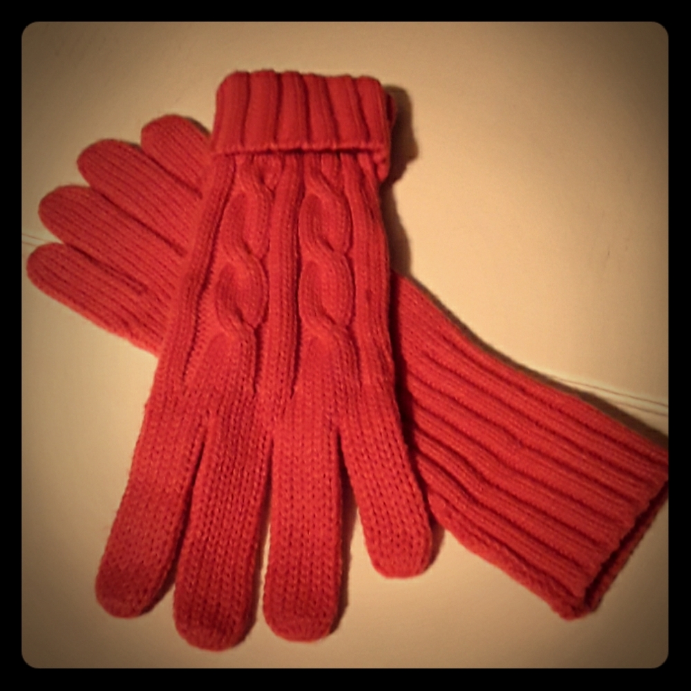 Gap cable knit gloves